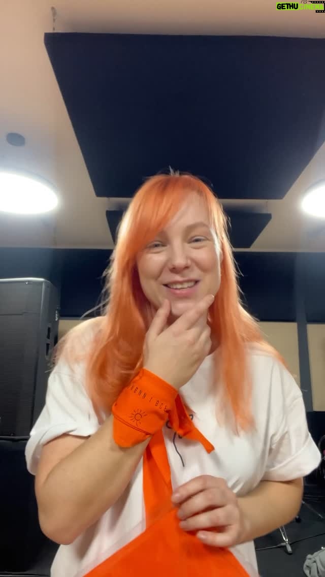 TARABAROVA - 3.2K Likes - Вже завтра Жовтневий - Київ - це буде потужно ❤️
⠀
І тому прошу вас - квіти - ні - не витрачайте на це гроші, не на часі, краще у фойє перед концертом за донат на Блискавки ССО отримайте ось таку помаранчеву бандану від мене, а хлопці із сил спеціальних операцій наблизять нашу перемогу!
⠀
P.s.: а ще там буде МЕРЧ - який вам дуууууже сподобається!
⠀
Люблю вас і до зустрічі 🙏🏻
⠀
#світла_сторона_музики