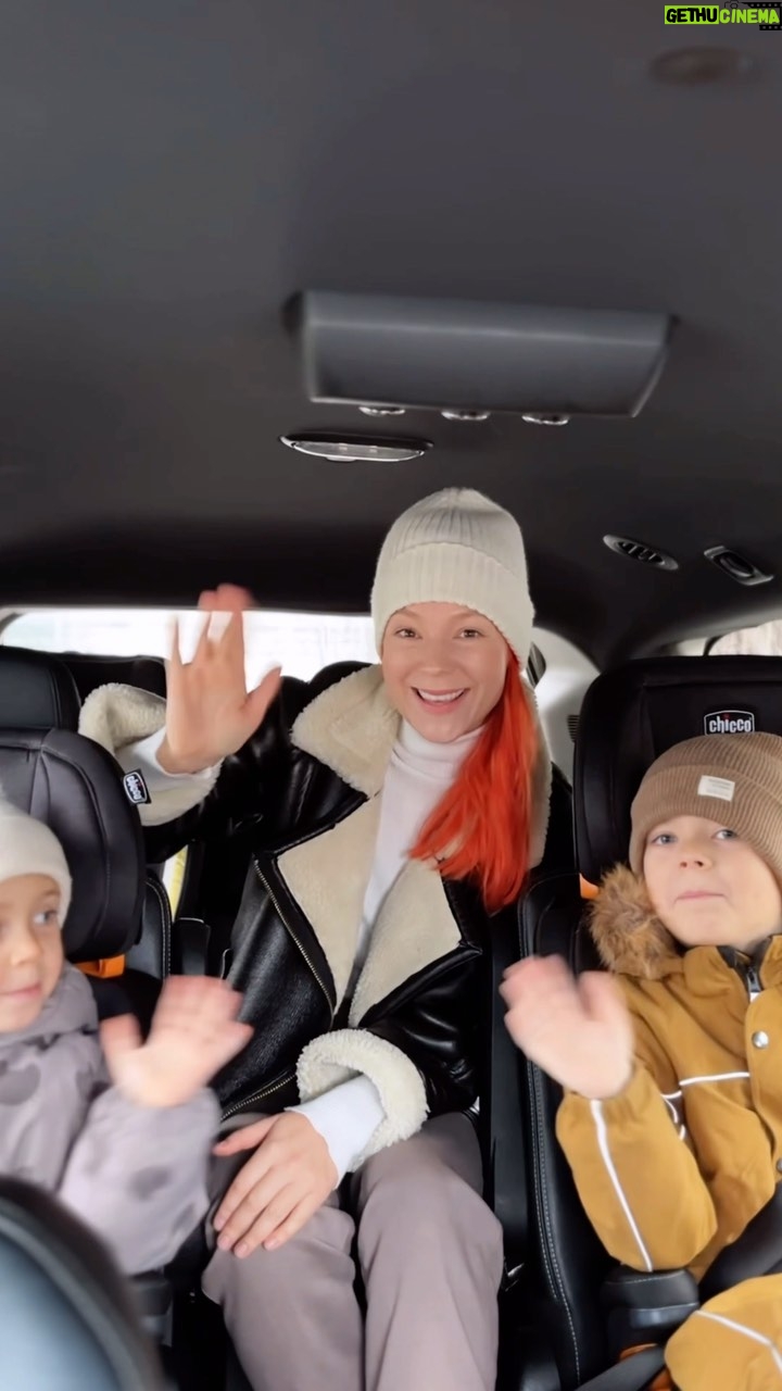 TARABAROVA - 2.5K Likes - Ділимося з вами нашим ТОП-3 ігор в дорозі🚗
Обожнюємо - «Що я бачу», «Гра в слова» та «Правда чи неправда»
⠀
Ну а найбільше за все діти звісно ж люблять перекусики)) на цей раз нас врятувала новинка від @milupa.ua - дитячі йогурти зі злаками.
Є два смаки: яблуко-груша-злаки🍏 та персик-злаки🍑
Вони зручного формату з трубочкою - ідеально для перекусу у машині! Містять біфідобактерії та 100% молоко екстраґатунку☝🏻
⠀
Спробуйте обов’язково і діліться в коментарях, як розважаєте дітей під час подорожей!
