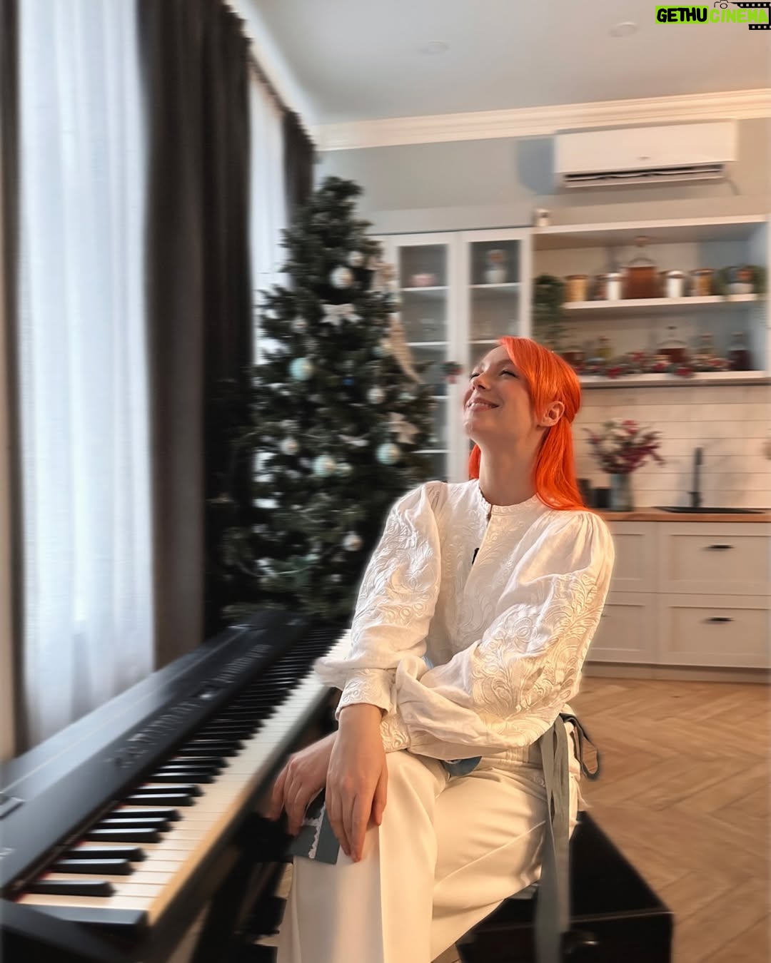 TARABAROVA - 4.2K Likes - В єдності наша сила.
З Днем Соборності, рідна Україно 🇺🇦
⠀
P.S.: і як би не було складно - не дозволяйте сумнівам захопити ваше серце, доброта справедливість, рано чи пізно, перемагає.
Вірю.
⠀
#світла_сторона_музики