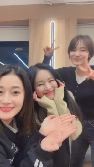 Taemi Instagram - 언제나 이쁜 영아언니와 사랑스러운 주연이🧡🍊⚽️