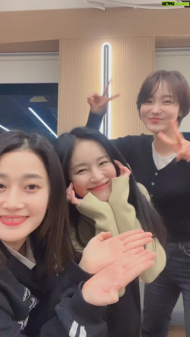 Taemi - 367 Likes - 언제나 이쁜 영아언니와 사랑스러운 주연이🧡🍊⚽️