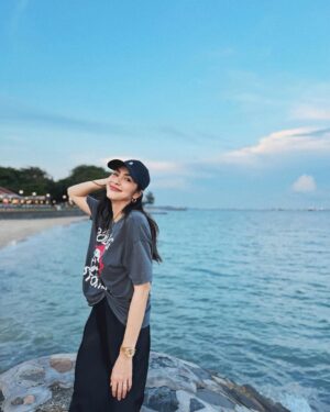Tang Thanh Ha Instagram - Bạn dẫn đi biển chơi, bạn chụp ảnh cho mình 🙃