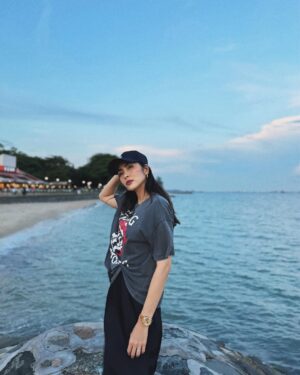 Tang Thanh Ha Instagram - Bạn dẫn đi biển chơi, bạn chụp ảnh cho mình 🙃