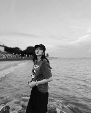 Tang Thanh Ha Instagram - Bạn dẫn đi biển chơi, bạn chụp ảnh cho mình 🙃