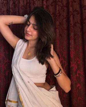 Taniya Oberoi Instagram - A bit of South Indian tadka in Punjabi kuri 😗😉
.
.
.
#insta #instagram #instagood #instadaily #love #instalike #like #follow #photography #photo #photooftheday #viral #likeforlikes #picoftheday #trending #instamood #india #fashion #likes #nature #followforfollowback #happy #style #instapic #life #explore #model #art #beautiful #explorepage