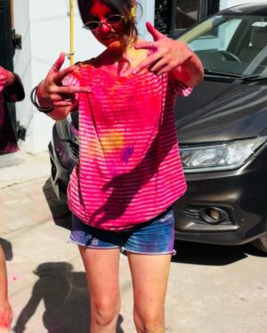 Taniya Oberoi Instagram - Sweet memories abound in a colourful life. 🔫#festivalofcolours 
.
.
.
.#holi #holifestival #happyholi #festival #india #holihai #love #instagram #colours #instagood #festivalofcolors #holicelebration #colors #photography #indianfestival #holiday #holifest #holifestivalofcolours #festivalofcolours #holiparty #mumbai #trending #holipowder #color #happy #holispecial #bhfyp #like #celebration