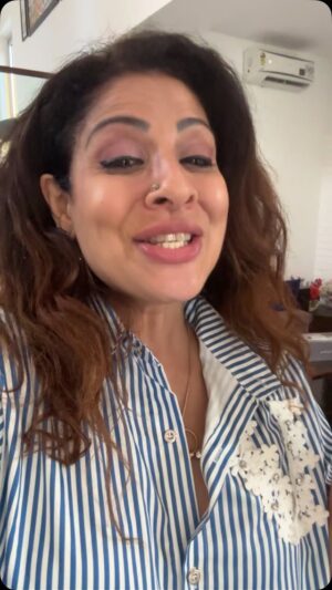Tannaz Irani Instagram - Reels ki Duniya !!
Apni Duniya bhula di!!!

#tannazirani #laugh #couple #smile 
Does this happen to you?
