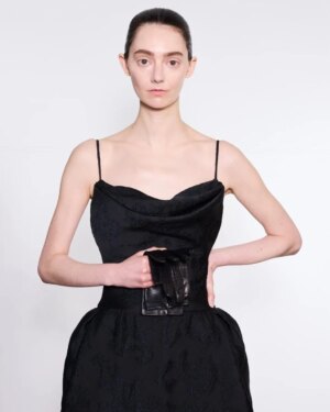 Tanya Reynolds Instagram - When i was 21 I didn't get into any of the drama schools I applied for so I thought I'd try and be a model and didn't get into any of the modelling agencies I went to either. Then madness happened and twelve years later @emiliawickstead let's me live my 21 year old dream, closing her show at london fashion week. Utterly mad. Thankyou Emilia and the team for this surreal, scary, stompy, sweet special moment 🖤