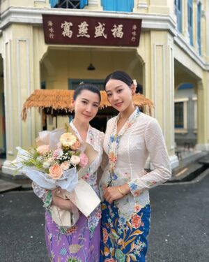 Tasha Low Instagram - I still can’t believe it! 🥹 Working alongside the legendary 月娘 has been an incredible experience. I’m so grateful to 月娘阿姨 for being so patient and accommodating, especially when I struggled with my difficult Chinese lines and had multiple NGs🙈 

This experience will always hold a special place in my heart ♥️ See you all on screens in March 2025!

我真的难以置信! 能够与传奇人物月娘一起合作，真是一次难忘的经历。非常感谢月娘阿姨在我因为台词困难而多次NG时依然如此耐心和包容。🥹 这段经历将永远铭刻在我的心中。感谢《小娘惹之翡翠山》剧组给我这次难忘的机会。期待2025年3月与大家在荧幕上见面！🤗🎬