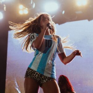 Tate McRae Instagram - ARGENTINA TE AMOOOO THIS WAS NUTSSSS 🤯 u guys were sooooo loud <<<33333