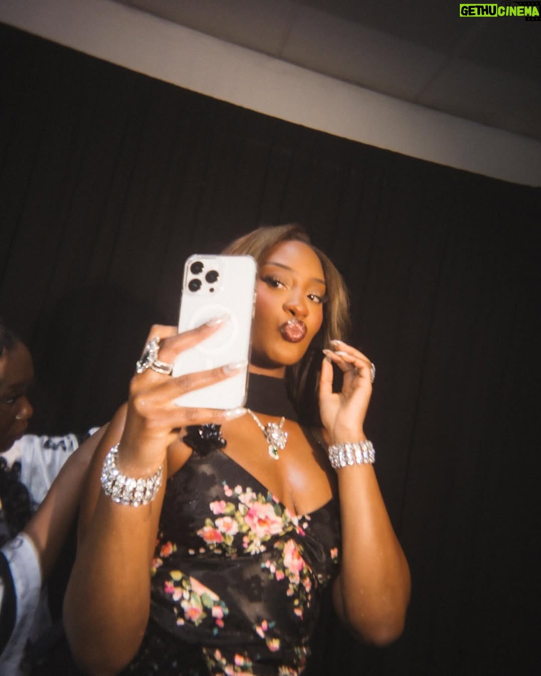 Tems - 573.2K Likes - Unforgettable, that’s who you are 🇿🇦💕✨
I’m so grateful Joburg, thank you.