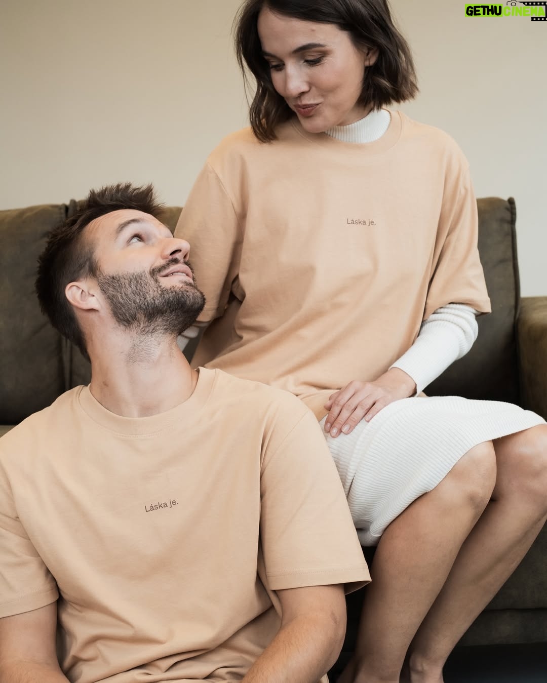 Tereza Ramba - 3.7K Likes - Chceme vám říct, že láska je a láska bude!
Od teď máte 14 % slevu, protože Valentýn, na vše na www.laskaje.cz a nově, absolutně poprvé i na Jas www.jas.care
Akce je platná do půlnoci 14.2. 🩶
Kód: Láskabude