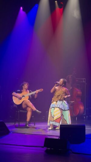 Thalma de Freitas Instagram - De ontem no Sesc Consolação!

Registro do @ale.csimone 🙏🏾❤️

#thalmaeheloise