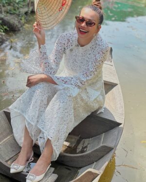 Thanh Hang Instagram - Rộn ràng những ngày Tết❤️ 
Năm nay mình trải nghiệm xuống Long Xuyên với món bánh xèo rau rừng và bánh khọt nước cốt dừa. Ngon lắm! Muốn thử thêm lẩu mắm mà quán chưa mở . Hẹn lần sau với nhiều món hay ho nè #thanhhang