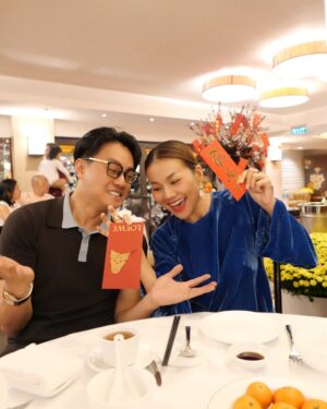 Thanh Hang Instagram - Rộn ràng những ngày Tết❤️ 
Năm nay mình trải nghiệm xuống Long Xuyên với món bánh xèo rau rừng và bánh khọt nước cốt dừa. Ngon lắm! Muốn thử thêm lẩu mắm mà quán chưa mở . Hẹn lần sau với nhiều món hay ho nè #thanhhang