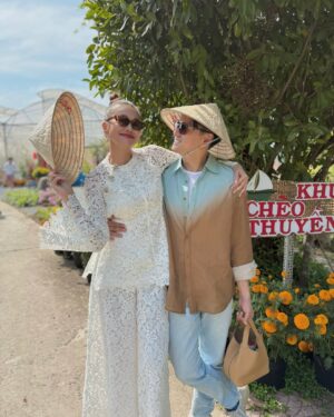 Thanh Hang Instagram - Rộn ràng những ngày Tết❤️ 
Năm nay mình trải nghiệm xuống Long Xuyên với món bánh xèo rau rừng và bánh khọt nước cốt dừa. Ngon lắm! Muốn thử thêm lẩu mắm mà quán chưa mở . Hẹn lần sau với nhiều món hay ho nè #thanhhang