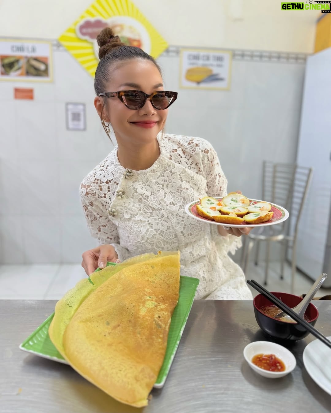 Thanh Hang - 16.5K Likes - Rộn ràng những ngày Tết❤️
Năm nay mình trải nghiệm xuống Long Xuyên với món bánh xèo rau rừng và bánh khọt nước cốt dừa. Ngon lắm! Muốn thử thêm lẩu mắm mà quán chưa mở . Hẹn lần sau với nhiều món hay ho nè #thanhhang