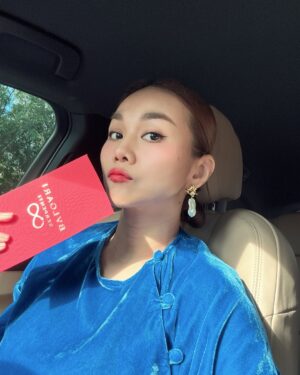 Thanh Hang Instagram - Rộn ràng những ngày Tết❤️ 
Năm nay mình trải nghiệm xuống Long Xuyên với món bánh xèo rau rừng và bánh khọt nước cốt dừa. Ngon lắm! Muốn thử thêm lẩu mắm mà quán chưa mở . Hẹn lần sau với nhiều món hay ho nè #thanhhang