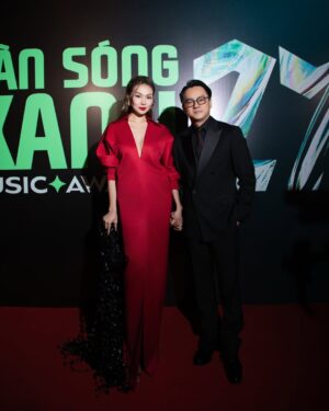 Thanh Hang Instagram - Hiếm hoi “rủ” được Nhạc Trưởng đi trao giải thưởng âm nhạc của Làn Sóng Xanh vào tối hôm qua ❤️ #thanhhang #cartier
