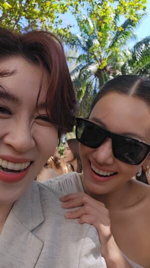 Thikamporn Ritta-apinan Instagram - คิดถึงพี่วออมากกกก @nuneworanuch 
แต่สรุปแล้ว..มินเป็นลูกของ .. 
.
.
พี่ส้มจุกค่ะ!!😆 #ตัวแทนหมู่บ้านทำดีที่สุดละค่ะ #อย่ากลับบ้าน