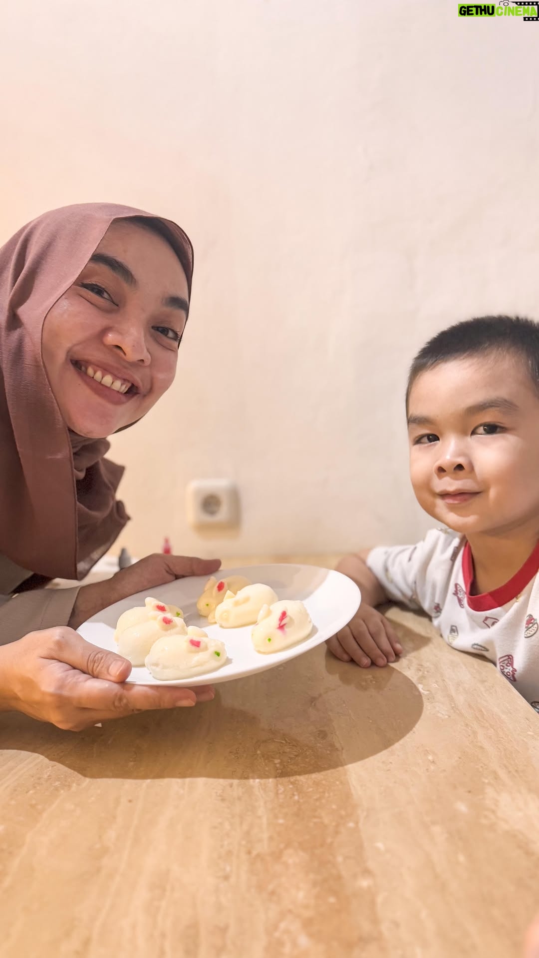 Tika Bravani - 2.2K Likes - Makan kelinci tapi bukan disate
