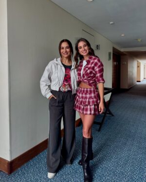 Tita Ureta Instagram - Una mujer que me inspira ❤️ @myriamhernandez_oficial éxito hoy, que disfrutes de este escenario que tanto conoces y del reencuentro con un Chile que tanto te quiere y que tú le has entregado tanto amor