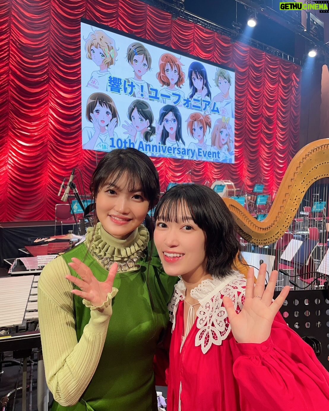 Tomoyo Kurosawa - 2.9K Likes - 1年生🌸
『響け!ユーフォニアム 10th anniversary event』2日に渡って3公演、久しぶりのユーフォイベントでした。
各回の年代ごとに思い出を残していきたいと思います☺️
全ての始まりが詰まってた1年生編。
久しぶりに先輩たちに会えて、おおはしゃぎしてました。
もえちゃんお誕生日おめでとう(ほんとごめん)(サプライズがあるなんて知らなかったんだよ)(ほんとうだよ)(でもまじでごめん)
#ユーフォ10周年 #anime_eupho #ユーフォ最終楽章