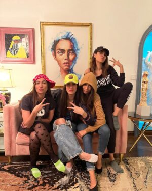 Tooba Siddiqui Instagram - Acting our real age😎who cares!!🤣🤣🤣the gang! @khan_sonya  @mulghalar  @anousheyashraf