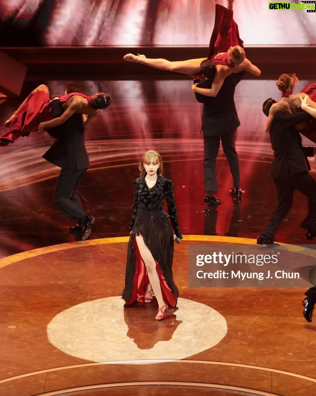 Tori Evans - 14.9K Likes - Back at it 😉✨
.
.
.
My first Oscars and it couldn’t have been any better being back with some of my favorite people 🥰
Always the deepest pleasure and honor dancing the most incredible @nopenother moves 🙏🏾
An ultimate blessing not only work but to dance along side Mandy’s talented choreo team, my long lost sister @nichols14 , the absolute best @robertroldan_ and witty @marcquet.hill
Gah! Biggest shout out to the sweetest @claireelizabethross and @jackieepaull for holding us down!
And to the dancers; old friends, new friends and family, what a night we will forever share together ✨
Xoxo
Tee
P.S
Had to get him back lol 😜