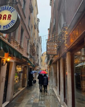 Tracy Spiridakos Instagram - Venezia 🇮🇹
