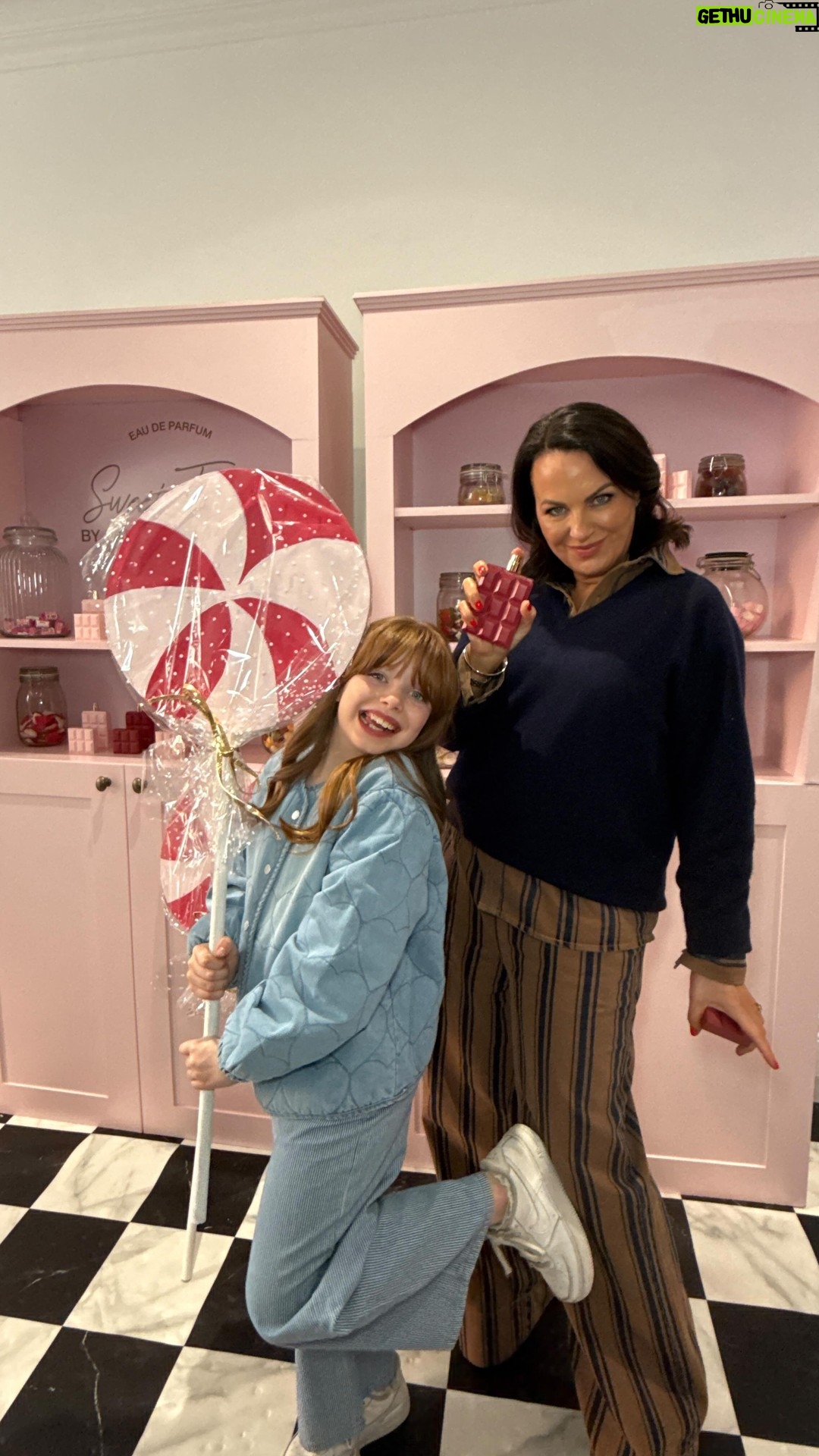 Triona McCarthy - 666 Likes - The sweetest moment when @conorofarrellll gifted Mini her very own Sabrina Carpenter fragrance at the launch this week.š¬š
We got to try all 3 but Sweet Tooth-the pink one was her favourite as it captures the joy of indulgence with its sugary notes. š¬š«
Caramel ā the beige bottle is richer & warmer scent with a surprising citrus hitšš® while Cherry Baby ā in the burgundy bottle is a bolder -maybe older aroma, fruity with a floral finishšā¤ļø
Press Invite
#sweettoothperfume #sabrinacarpenterfragrance