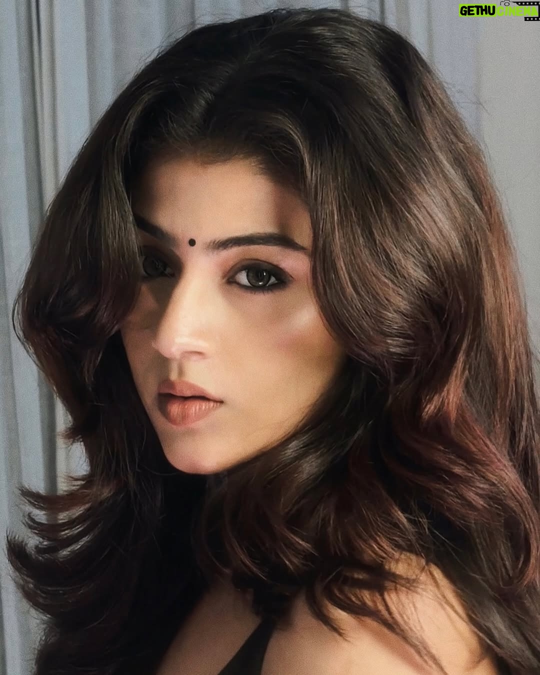 Triparna Dey - 12K Likes - If I look back, will our eyes meet again?