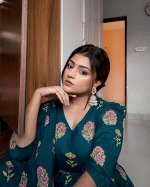 Triparna Dey Instagram - Why I am looking like a potato here ! 🥲