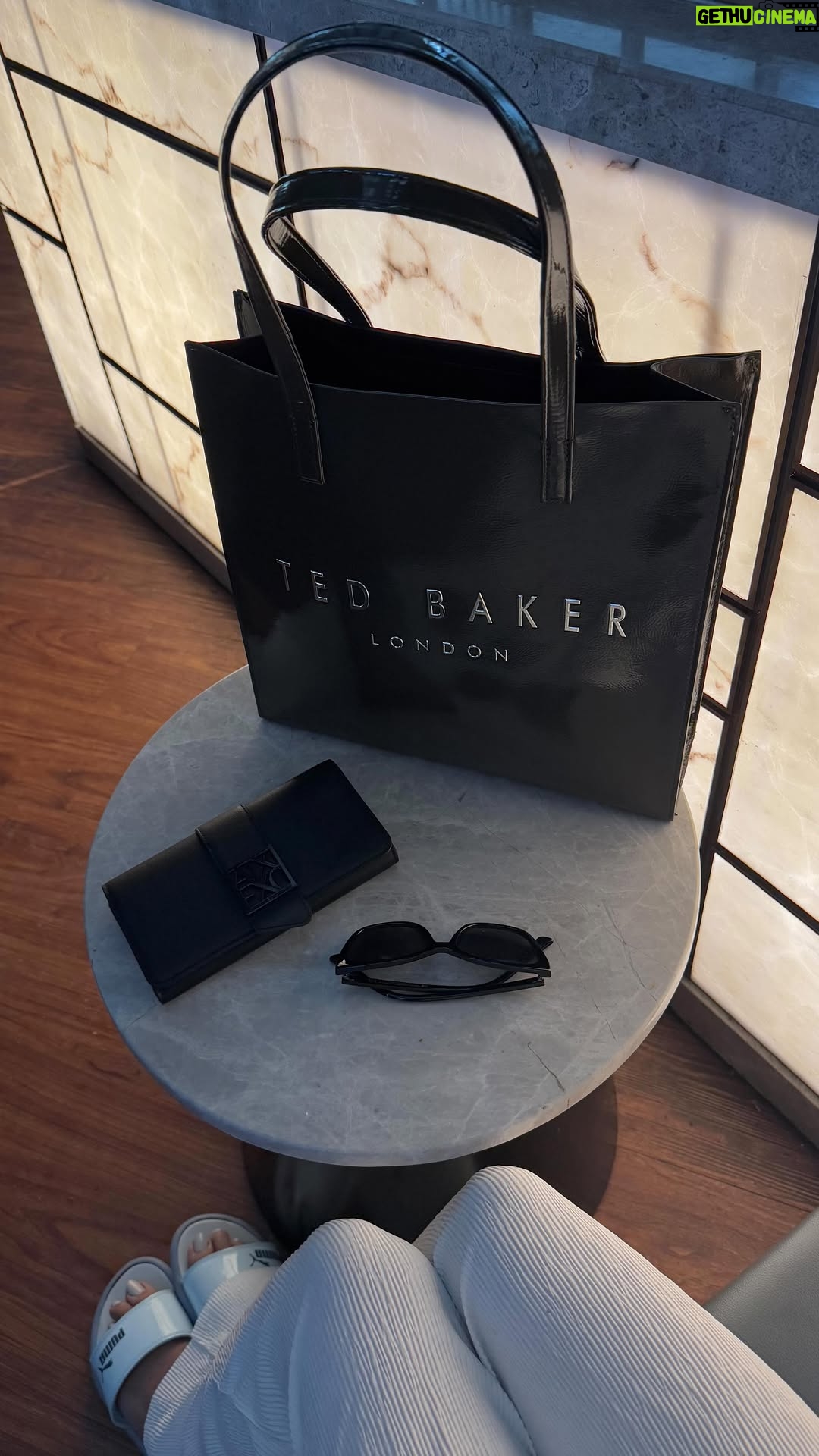 Triparna Dey - 3 Likes - What’s in my bag !!