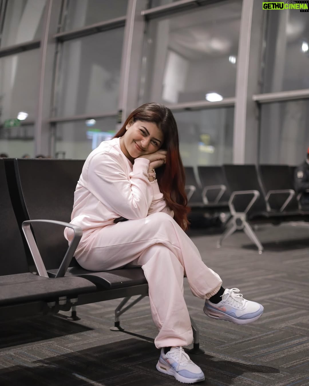 Triparna Dey - 3 Likes - Airplane mode on ✈️
Fit - @bonkers.corner
Sneakers - @nike