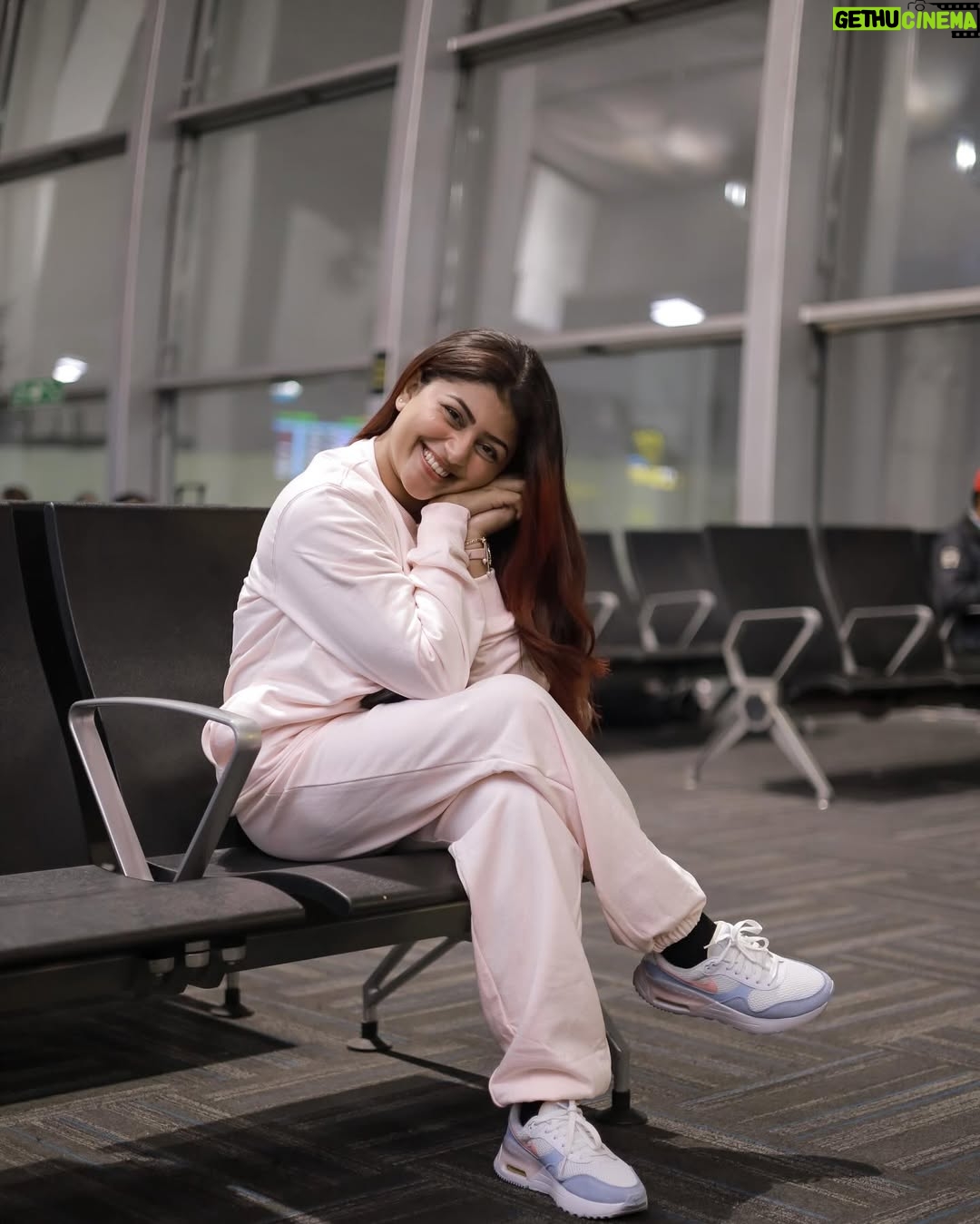 Triparna Dey - 3 Likes - Airplane mode on ✈️
Fit - @bonkers.corner
Sneakers - @nike
