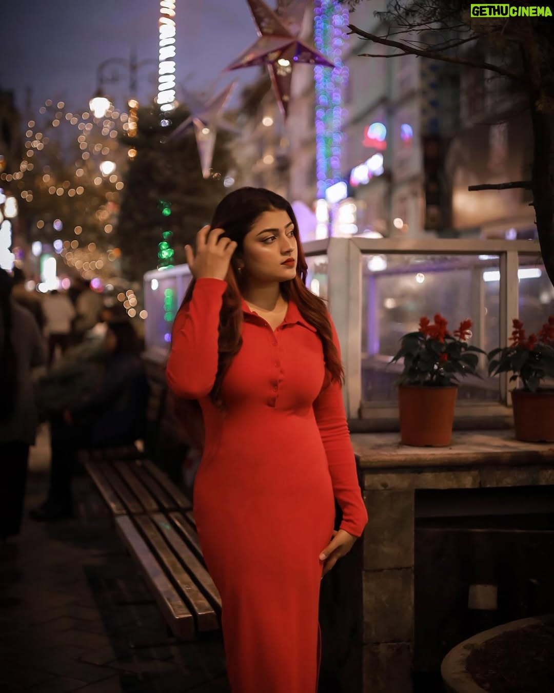 Triparna Dey - 3 Likes - First post of 2024 ✨ wishing you guys a very happy new year 🥳
