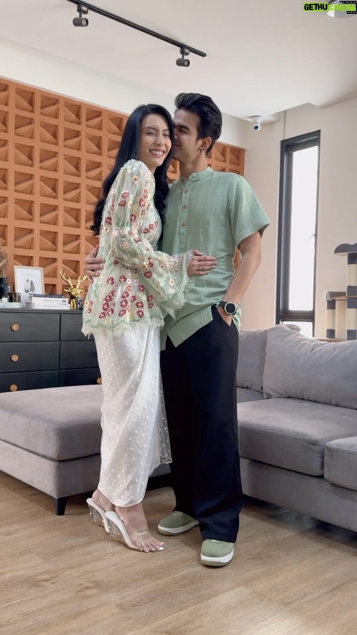 Tyas Mirasih - 557 Likes - Raya outfit 🖤
@ria.atelier
@zaloramy