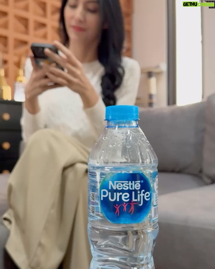 Tyas Mirasih - 685 Likes - Keep your @nestlepurelife_id bottle near and your energy all the way up 💙💙💙