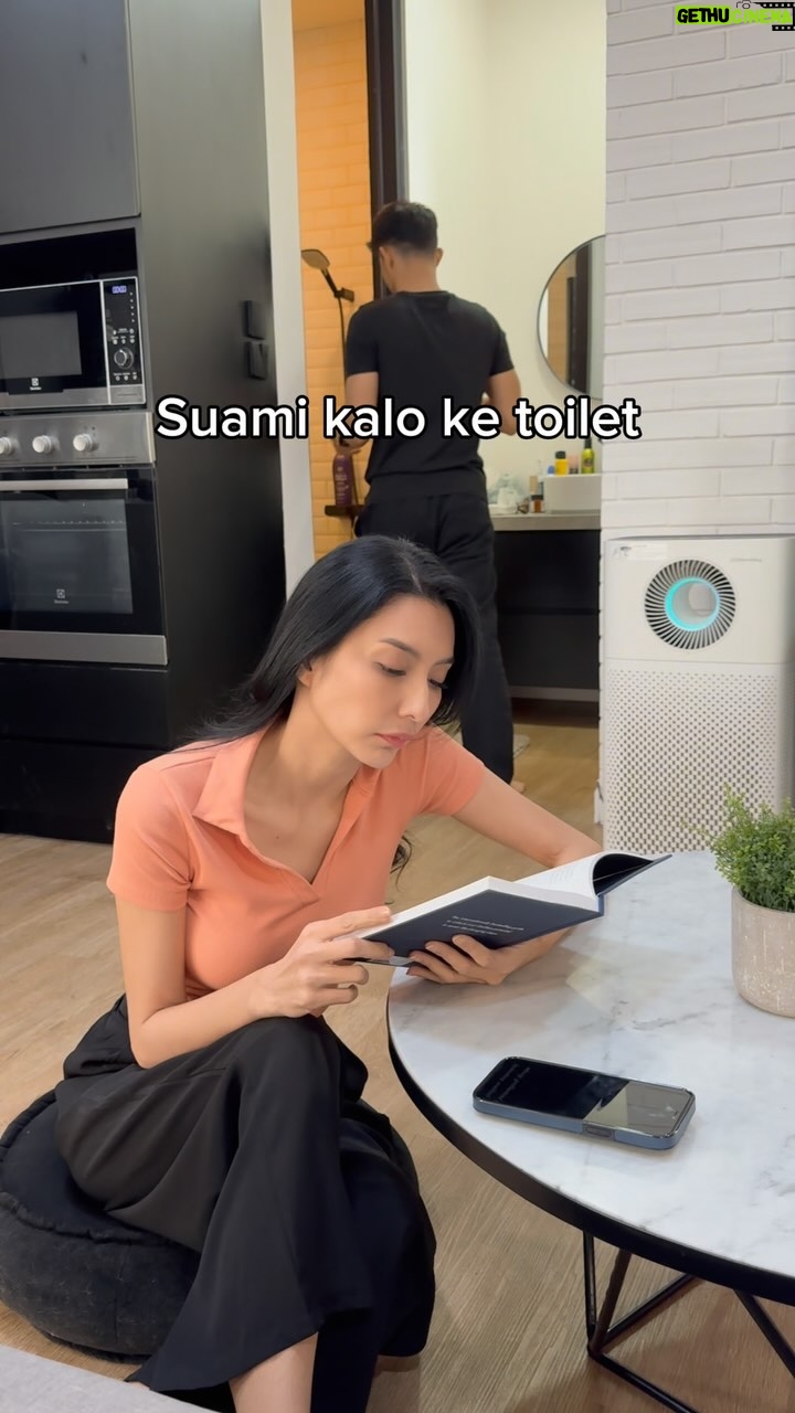 Tyas Mirasih - 42.2K Likes - Ada yang seberisik ini kah hp nya bu ibuuuuu? Suami kita mute aja bisa ngga sih? 🤔