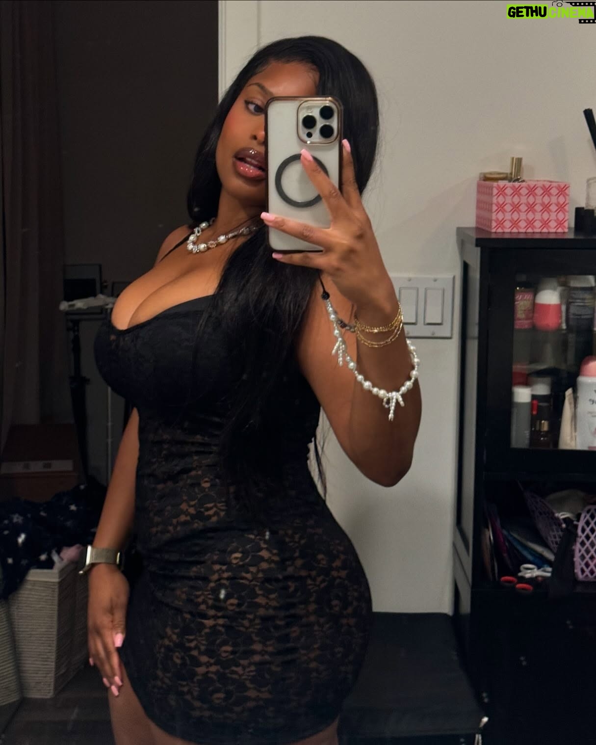 Tyla Gomez - 1.2K Likes - dumpy dump of a multifaceted hot girl - a lil wellness, a lil fitness, always a baddie! ❤️🔥🙂↔️