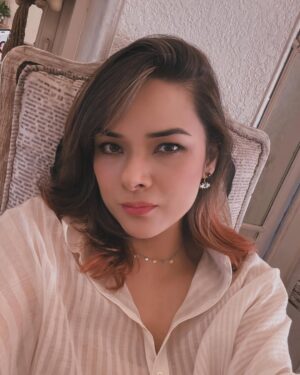 Udita Goswami Instagram - Waiting: the art of making the most out of boredom, one amateur selfie after another! 🤦🏽‍♀️

#BoredomPhotography