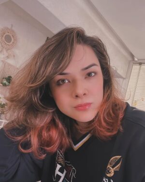 Udita Goswami Instagram - Waiting: the art of making the most out of boredom, one amateur selfie after another! 🤦🏽‍♀️

#BoredomPhotography