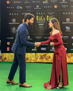 Uditi Singh Instagram - Favourite memory from last night #iifagreencarpet @iifa @shahidkapoor 🫶🏻✨
Wearing: @srstore09