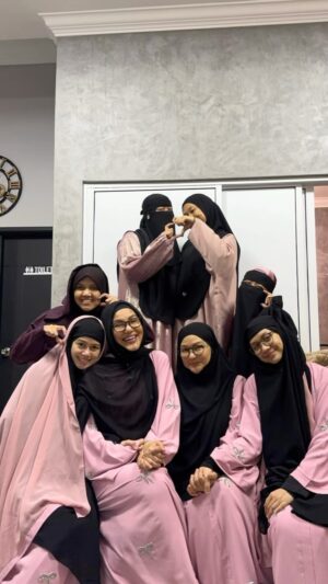Umie Aida Instagram - Kekecohan itu satu kenangan buat kita ingat bila kerinduan itu tiba.  Tetap hadirkan diri mu adikku @zizi_kirana  #melaka #18jan2025