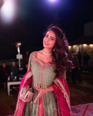 Ushna Shah Instagram - … Naheed & Parizad lived happily ever after.. with other people ♥️

👗 @zainabchottaniofficial 
(The nice photos are by @axmphotography_ )