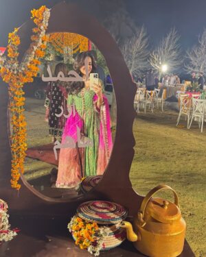 Ushna Shah Instagram - … Naheed & Parizad lived happily ever after.. with other people ♥️

👗 @zainabchottaniofficial 
(The nice photos are by @axmphotography_ )
