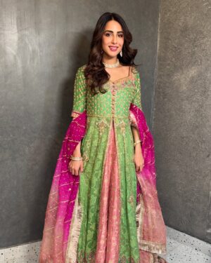 Ushna Shah Instagram - … Naheed & Parizad lived happily ever after.. with other people ♥️

👗 @zainabchottaniofficial 
(The nice photos are by @axmphotography_ )