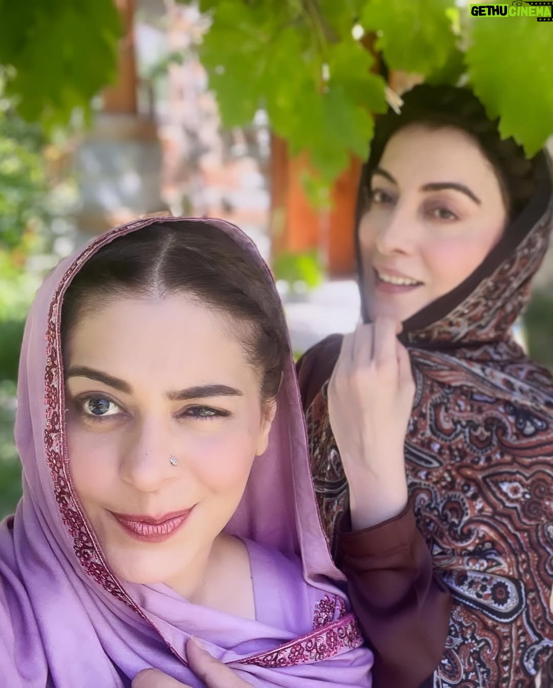 Uzma Hassan - 9.4K Likes - So busted!
Thanks for spilling the beans, Barera! @lailarwasti ! 😤
Gulwareen and Barera!
Pehla number ka biwi & dosra number ka biwi!