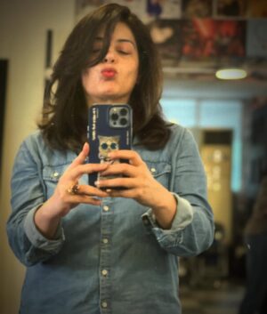 Uzma Hassan Instagram - From the ash (blonde ) rises the raven! ..( well, brunette, to be honest .. 🙄😬) TaDaaaaaa 

The genius of @tariqaminofficial ! ❤️
